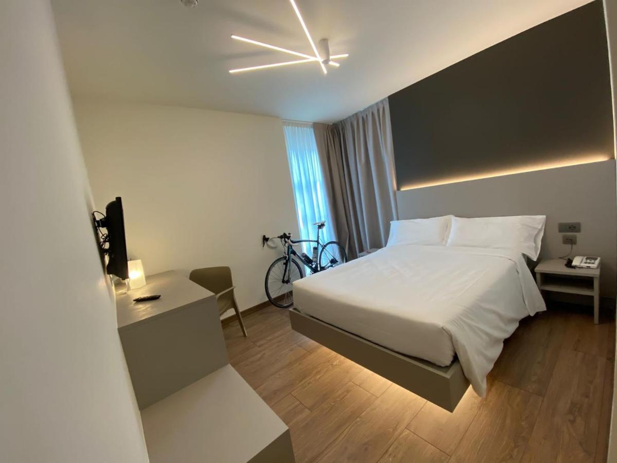 Fly Bike Hotel เตรนโต ภายนอก รูปภาพ