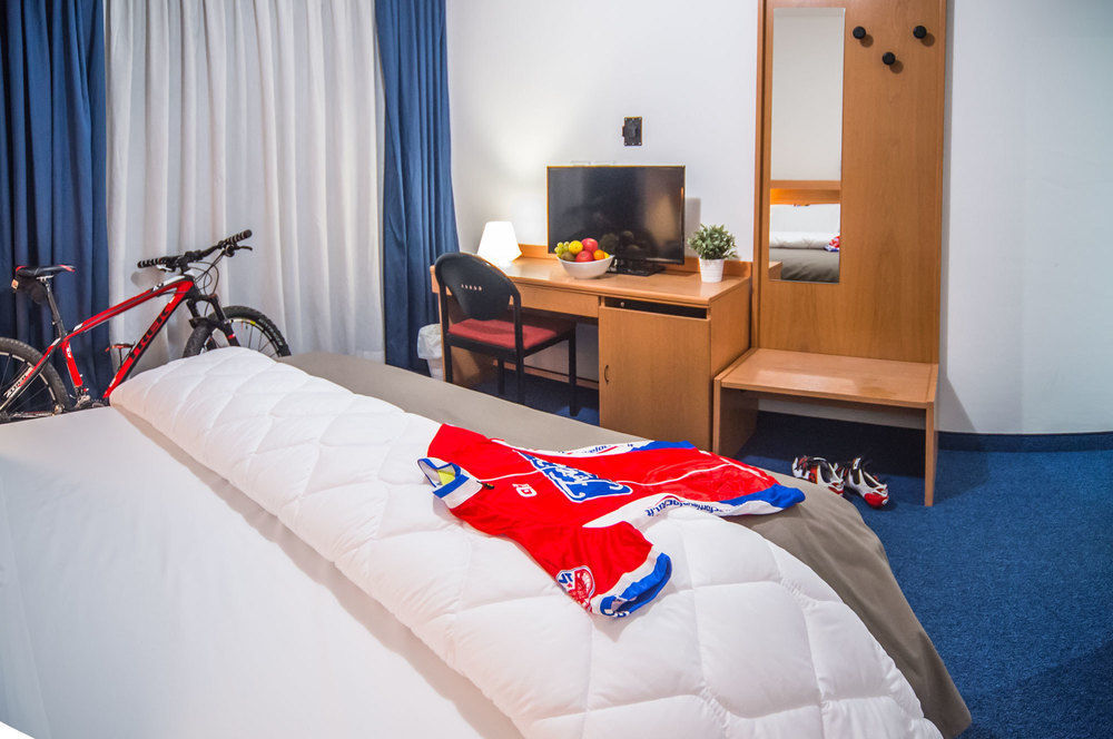 Fly Bike Hotel เตรนโต ภายนอก รูปภาพ