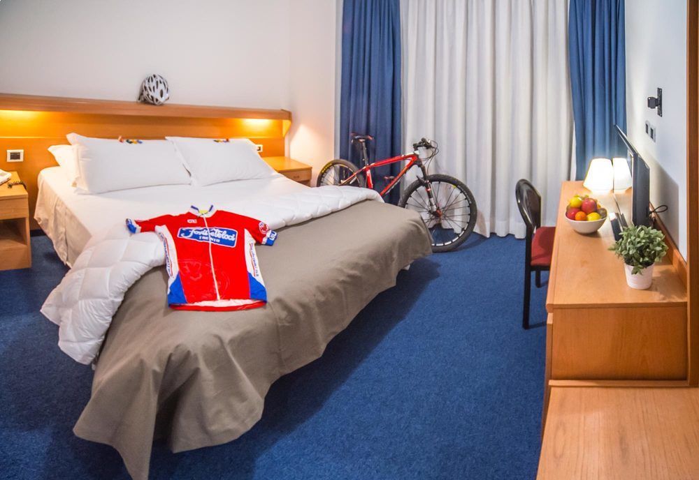Fly Bike Hotel เตรนโต ภายนอก รูปภาพ