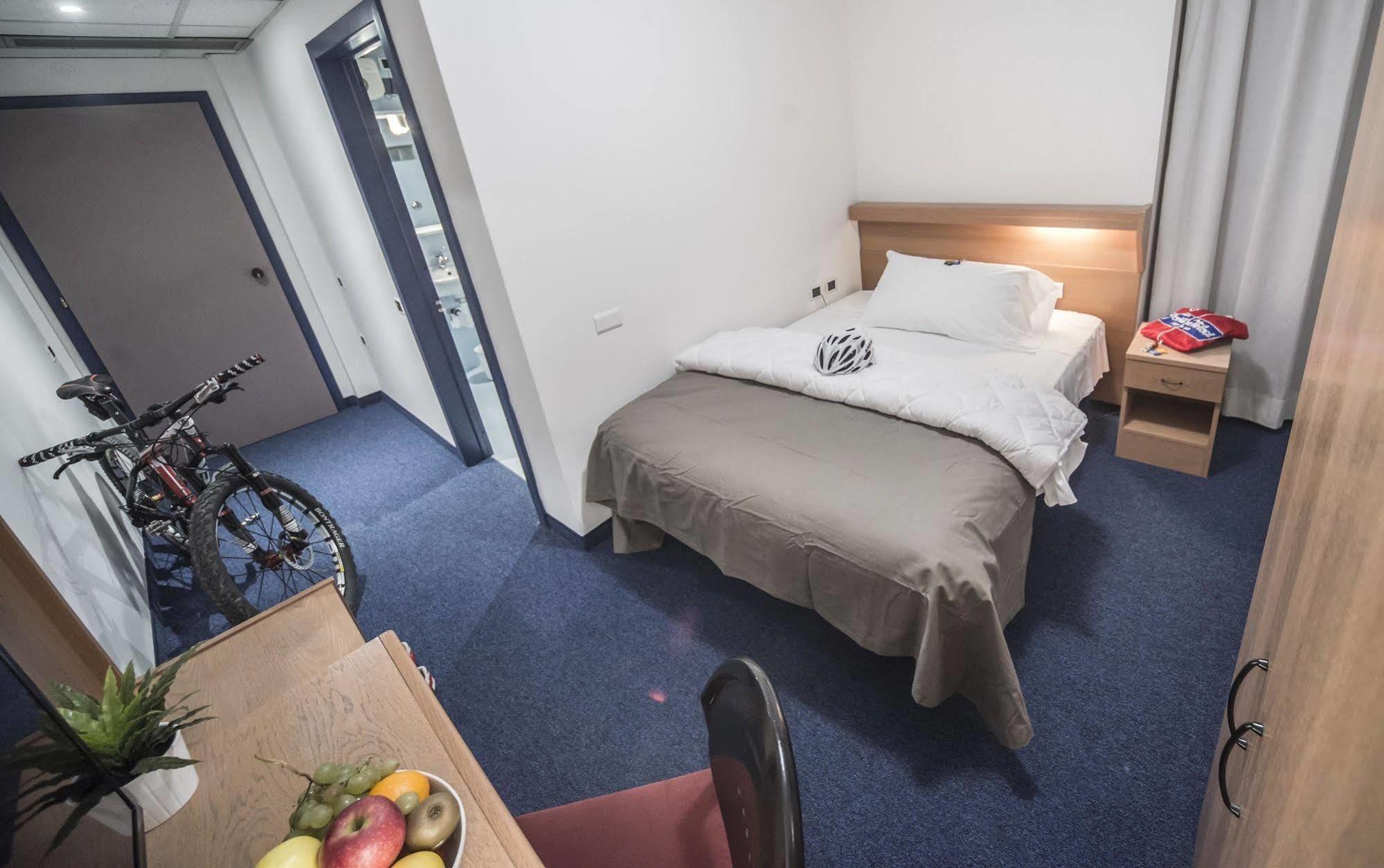 Fly Bike Hotel เตรนโต ภายนอก รูปภาพ