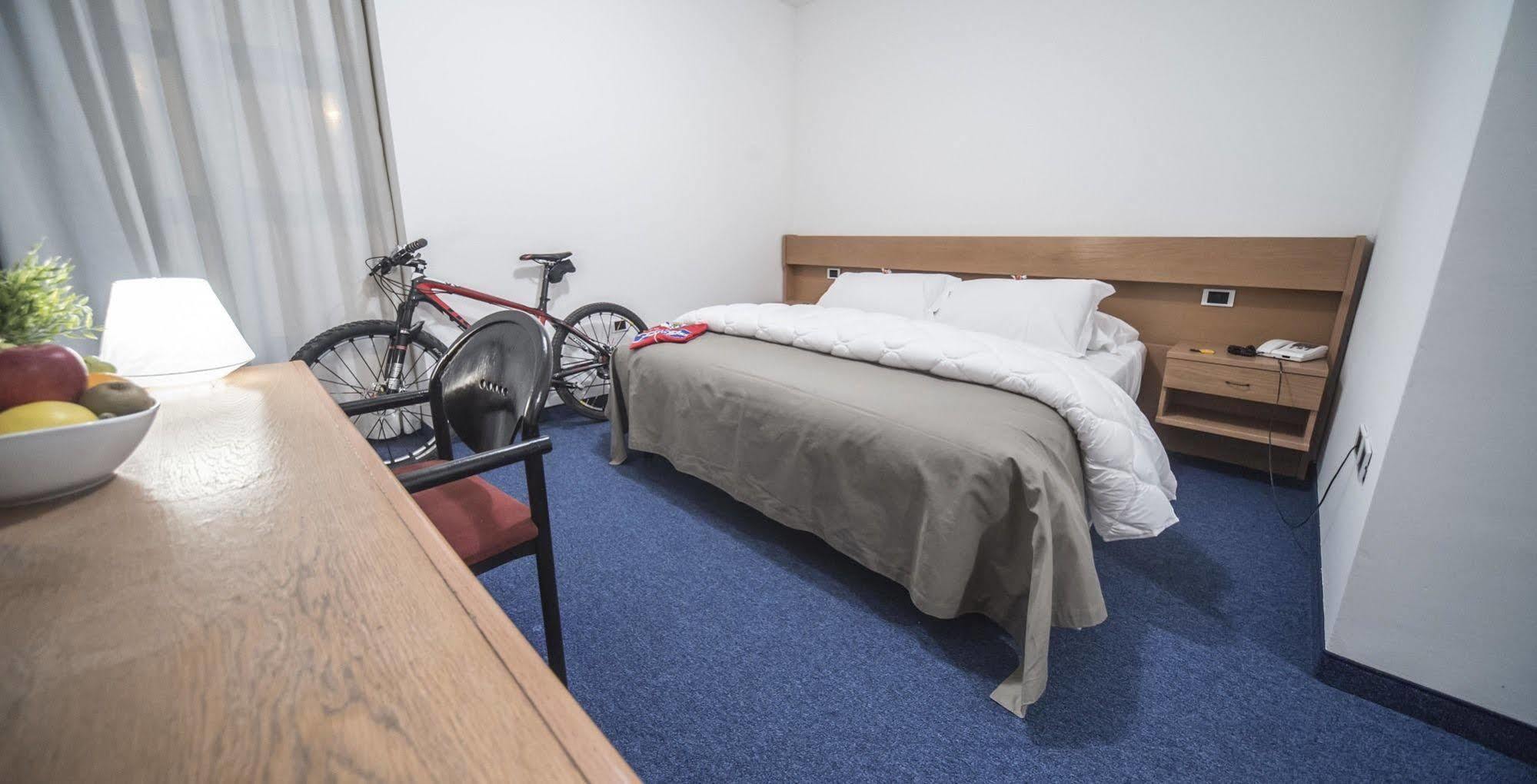 Fly Bike Hotel เตรนโต ภายนอก รูปภาพ